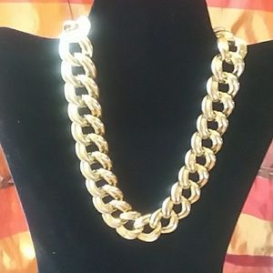 Bold necklace in Goldtone